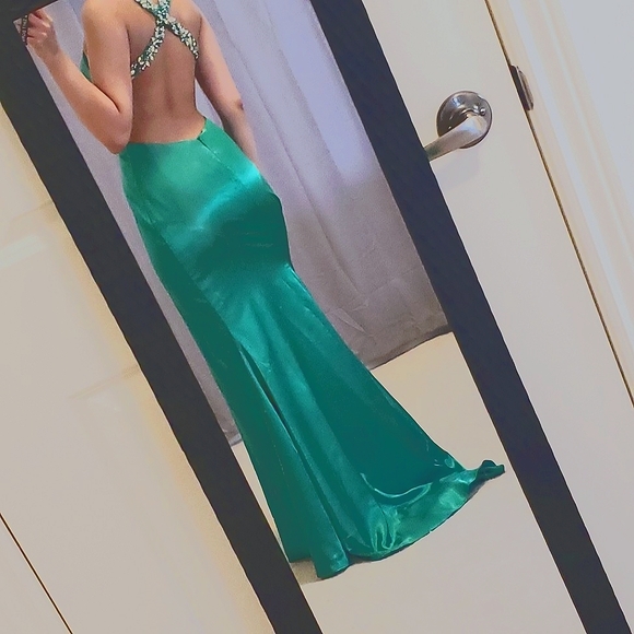 Gigi Emerald Gown - Picture 6 of 6